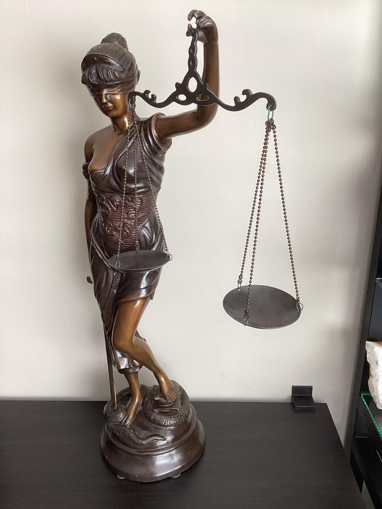 Vrouwe justitia brons groot 83 cm, Ophalen