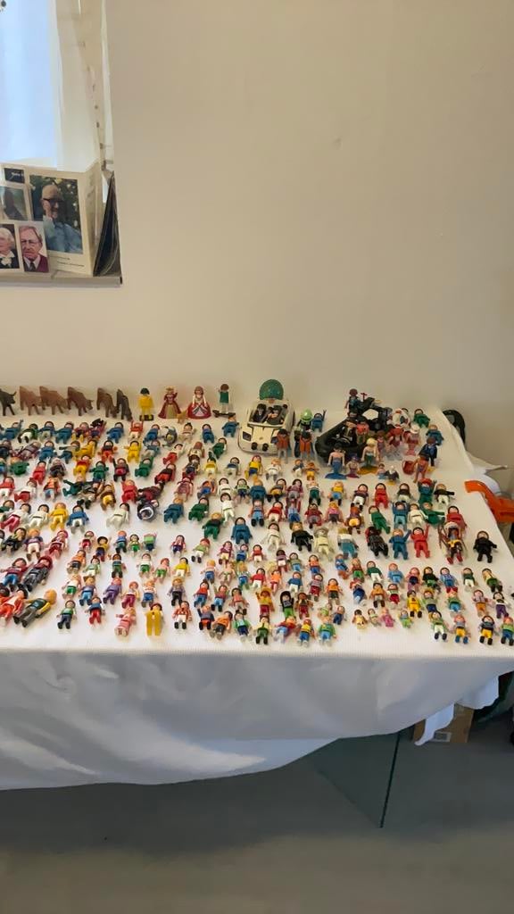 Ovre 200 PLAYMOBIL figuur and suff, Hobby en Vrije tijd, Gezelschapsspellen | Bordspellen, Ophalen, Zo goed als nieuw