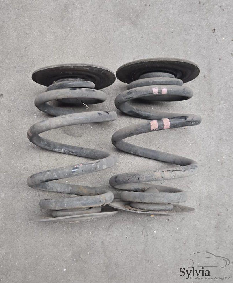 Achterveren Spiraal set van 2 links en rechts 4 cilinder BMW, Auto-onderdelen, Ophanging en Onderstel, Gebruikt, Ophalen of Verzenden