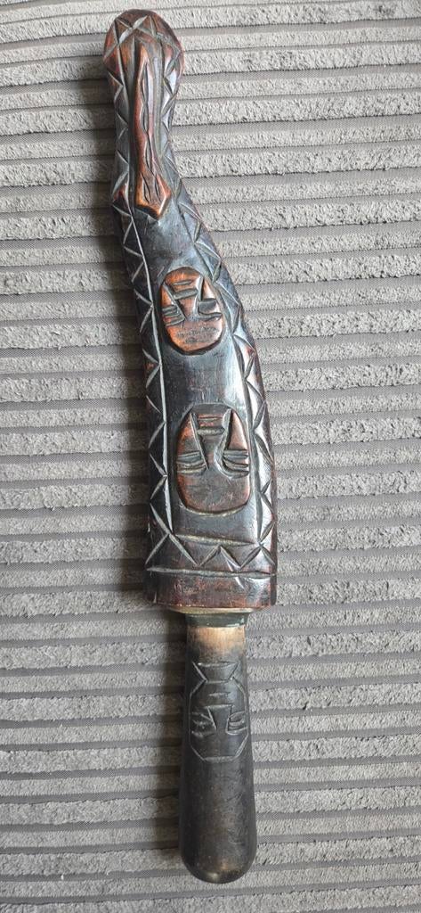 Paiwan-Taiwanees Machete Mes met Schede - Gesneden Hout, Antiek en Kunst, Ophalen of Verzenden