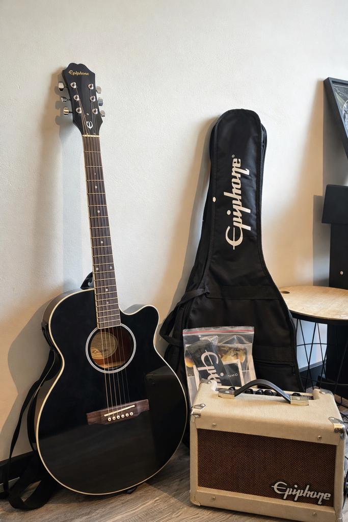 Epiphone elektro-akoestische gitaar + versterker set, Muziek en Instrumenten, Snaarinstrumenten | Gitaren | Akoestisch, Ophalen