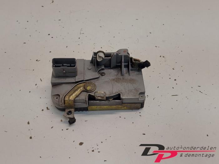 Deurslot Mechaniek 4Deurs rechts-voor van een Peugeot 306, Auto-onderdelen, Gebruikt, -, -, Ophalen of Verzenden