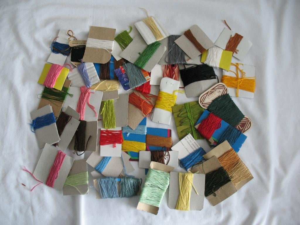 Lot  van 50 Kaartjes Satijngaren Verschillende kleuren, Ophalen of Verzenden, Zo goed als nieuw, Overige typen