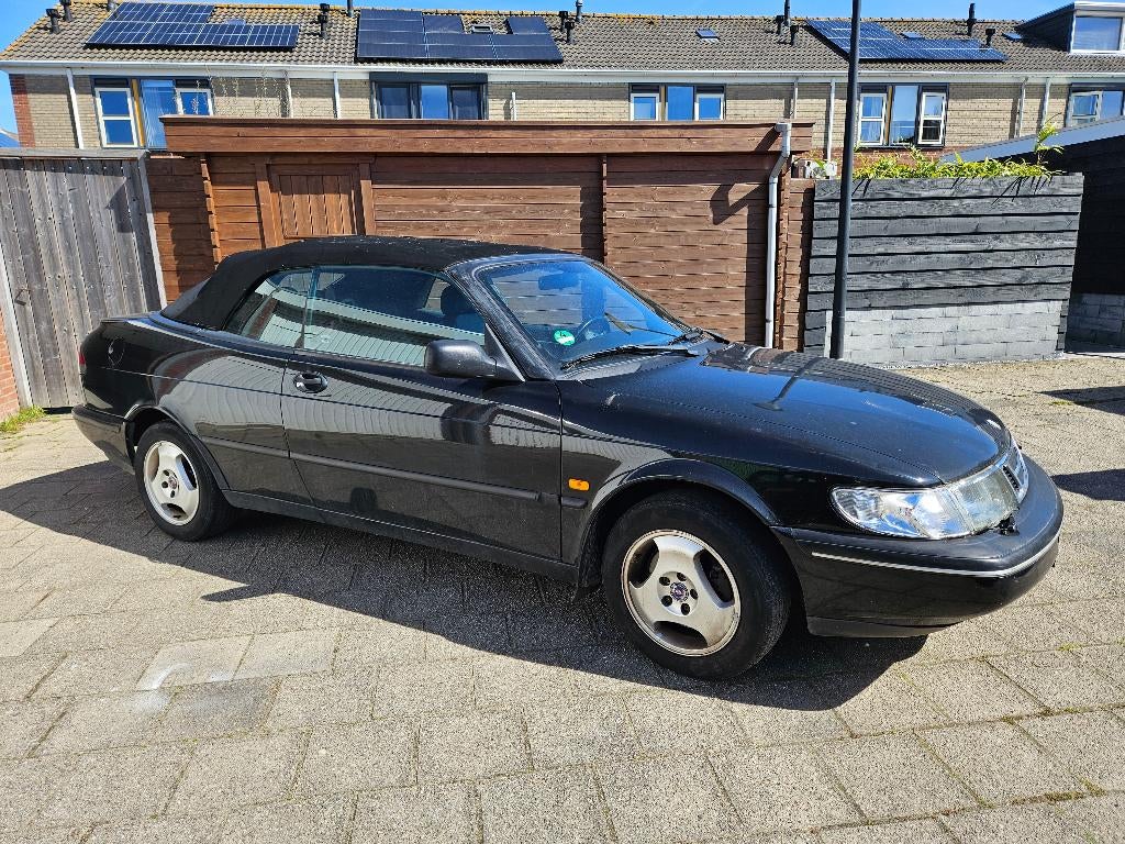 Saab 900 2.3 I Cabrio AUT 1997 Zwart, Auto's, Saab, Zwart, 4 cilinders, Particulier, 1600 kg