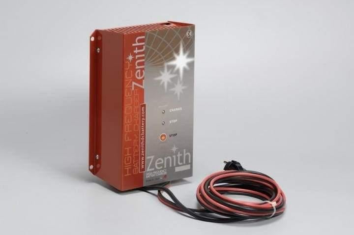 Acculader Zenith 24V 30A + 4 Zenith 6 volt 335Ah, Ophalen, Gebruikt