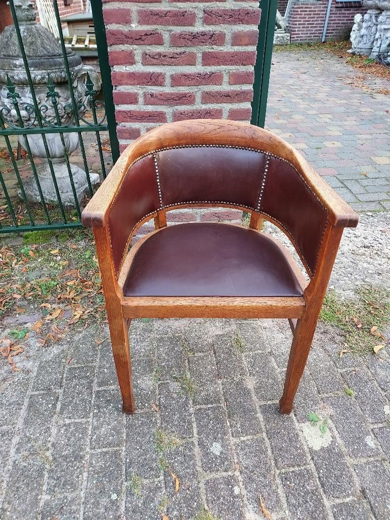 Art Deco gebogen stoel, eiken met bruin leder., Ophalen