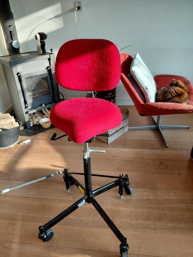 Mercado Real  trippelstoel/stastoel, Ophalen, Gebruikt, Bureaukruk, Rood