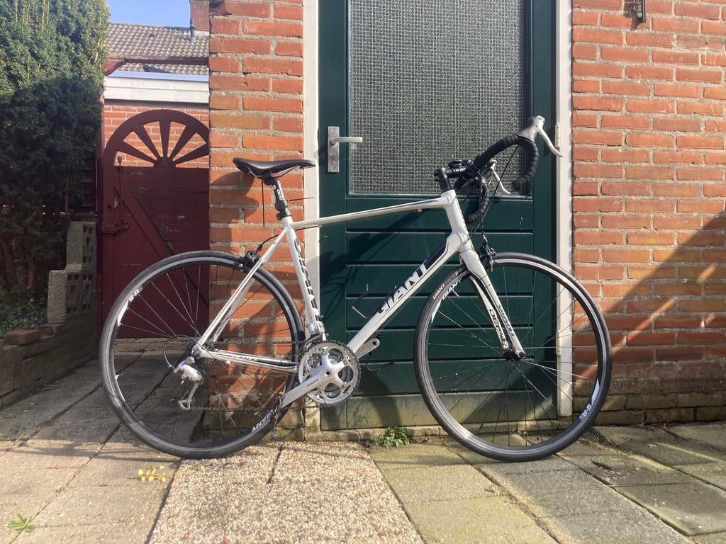 Giant Defy racefiets wit, Fietsen en Brommers, Fietsen | Racefietsen, Gebruikt, Heren, Giant, 10 tot 15 versnellingen, 28 inch