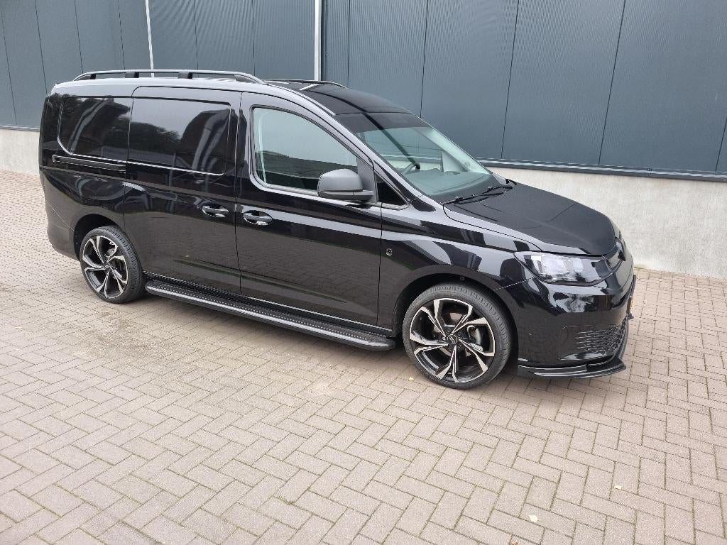 Volkswagen Caddy Cargo Max TDI Black Edition. 2023, Voorwielaandrijving, Stof, 74 pk, 4 cilinders