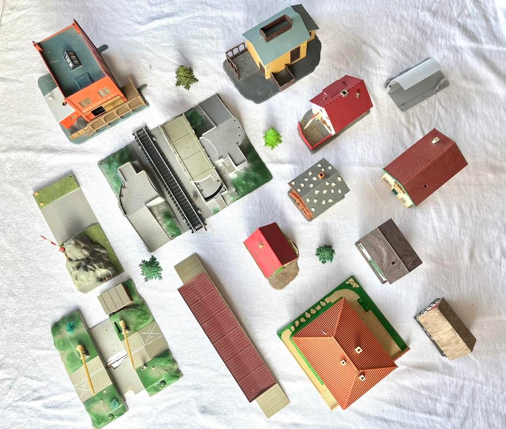 Diverse H0 gebouwen modelspoorbaan, Hobby en Vrije tijd, Modeltreinen | H0, Overige merken, Gebruikt, Gelijkstroom of Wisselstroom