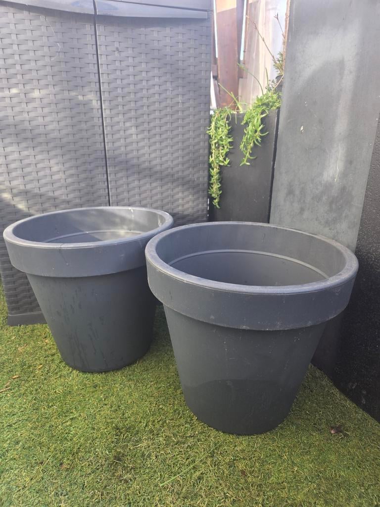 Grote grijze bloempotten / plantenbakken (set van 2), Tuin en Terras, Bloempotten, Zo goed als nieuw, Kunststof, Balkon, Tuin