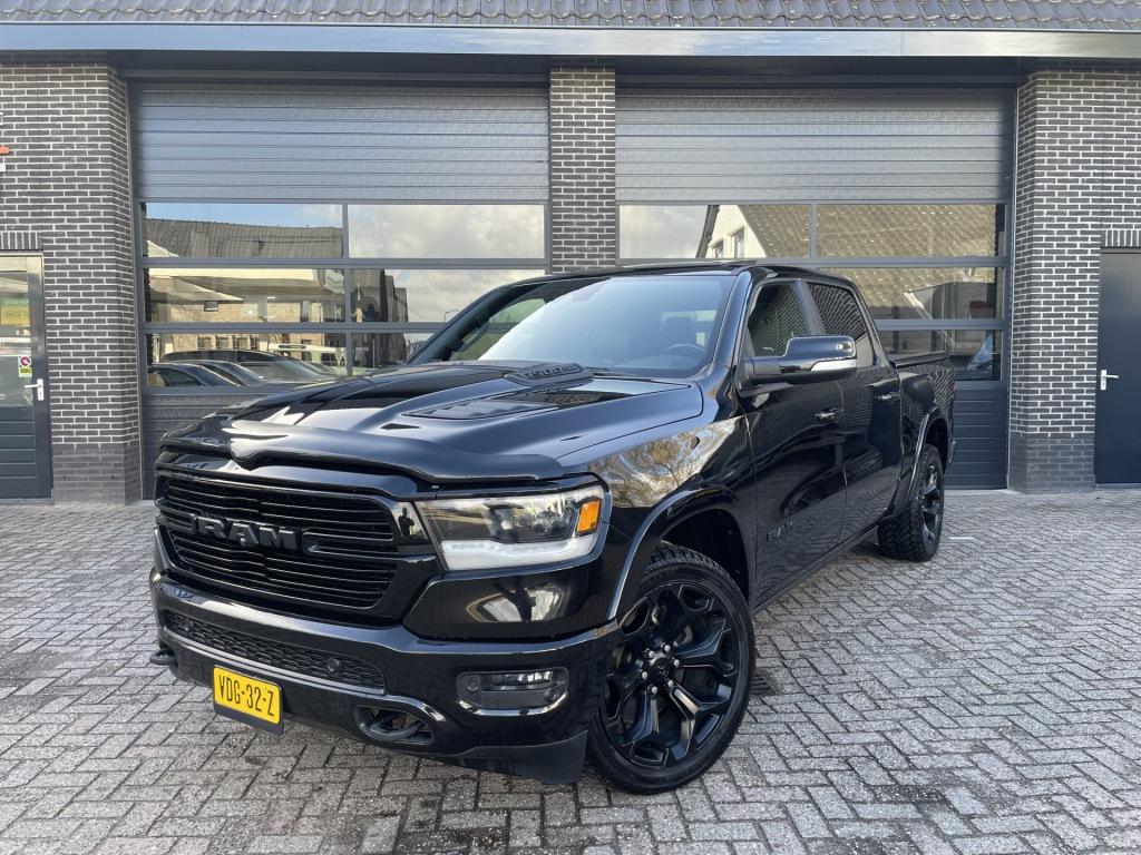 Dodge RAM 1500 5.7 V8 4x4 Crew Cab Laramie, Auto's, Automaat, 5654 cc, Zwart, Origineel Nederlands