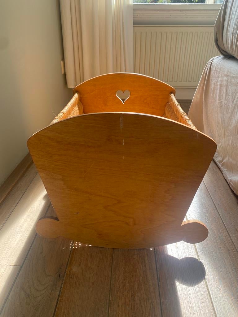 Mooie houten poppenwieg, Ophalen of Verzenden, Zo goed als nieuw, Stoel(en)