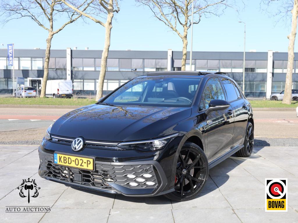 Volkswagen Golf GTE 1.5 272PK | Panodak | Head-up | 19" | Ke, Stof, 4 cilinders, Plug-in hybride, Adaptive Cruise Control