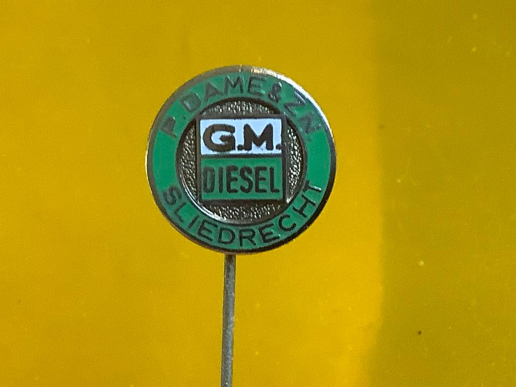 Emaille speldje GM Diesel Dame Sliedrecht motoren, Verzamelen, Speldjes, Pins en Buttons, Ophalen of Verzenden, Zo goed als nieuw