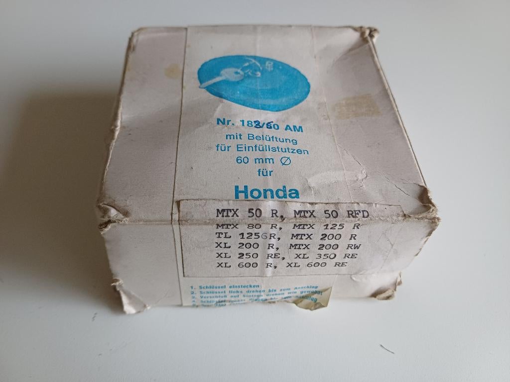 Honda MTX benzine tank dop met sleutels nieuw in doosje, Fietsen en Brommers, Ophalen of Verzenden, Nieuw, Tank, Overige merken