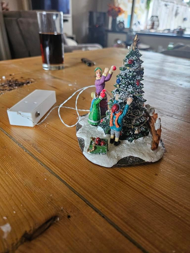 Kerstboom versieren kerstdorp, Ophalen