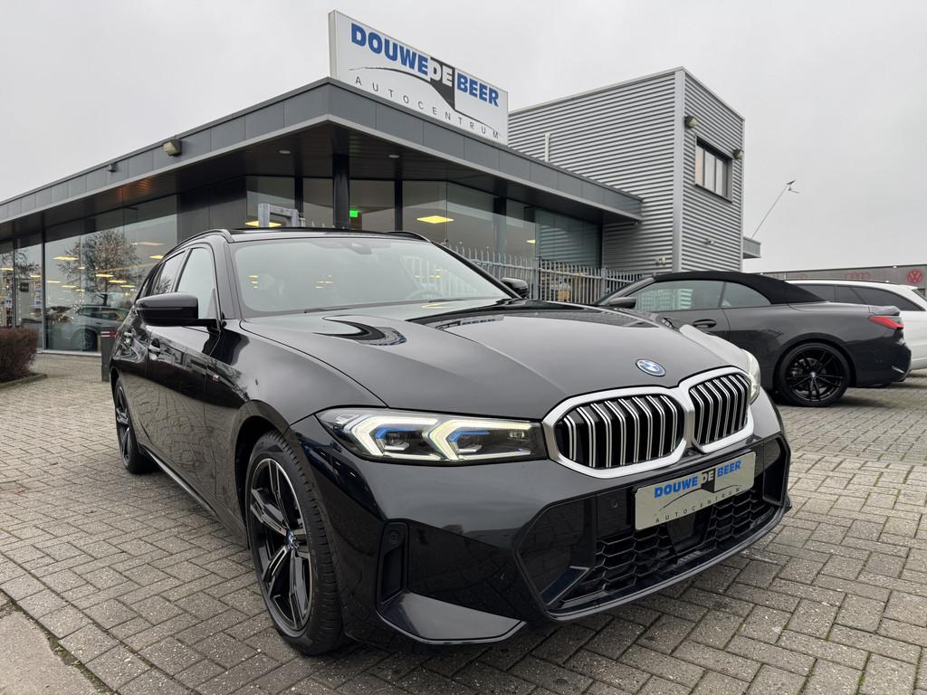 BMW 3 Serie Touring 330e xDrive M Sport 330 Pano-Dak | M-Sto, Gebruikt, 4 cilinders, Zwart, Vierwielaandrijving