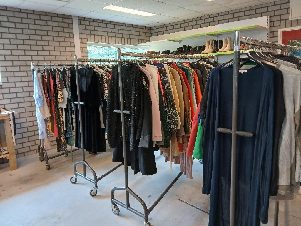 goedkope 2e hands kleding, verkoop 4 april nijmegen/lindenho, Ophalen, Gedragen