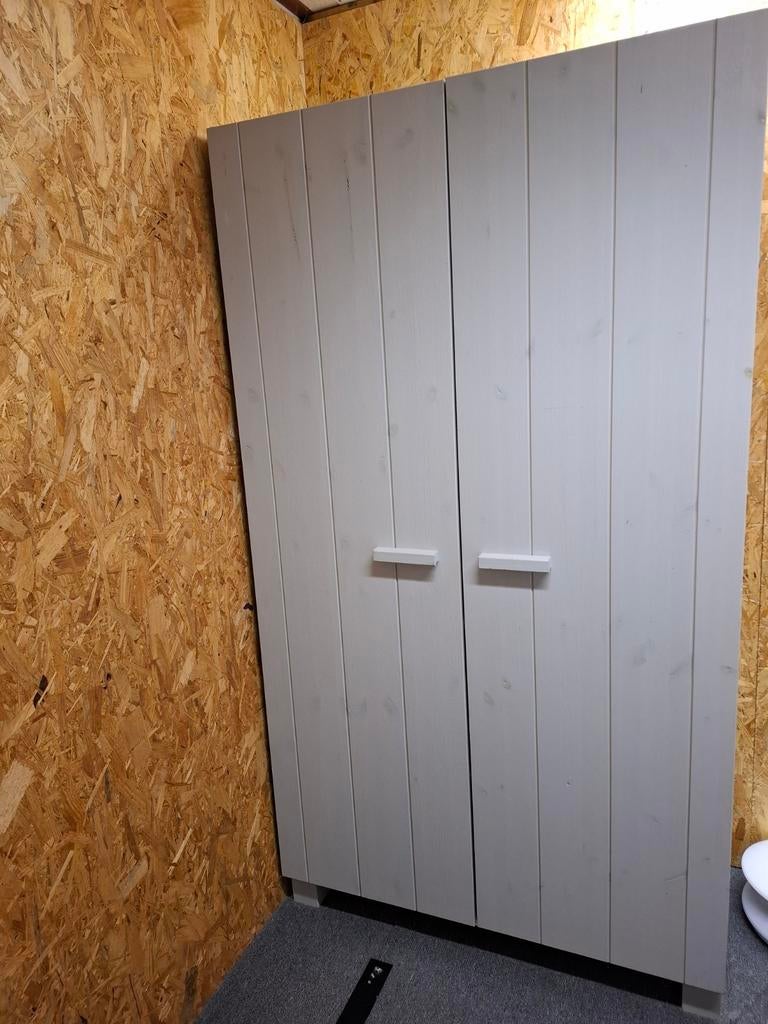 Woood kast Dennis, Ophalen, Gebruikt, Met deur(en)