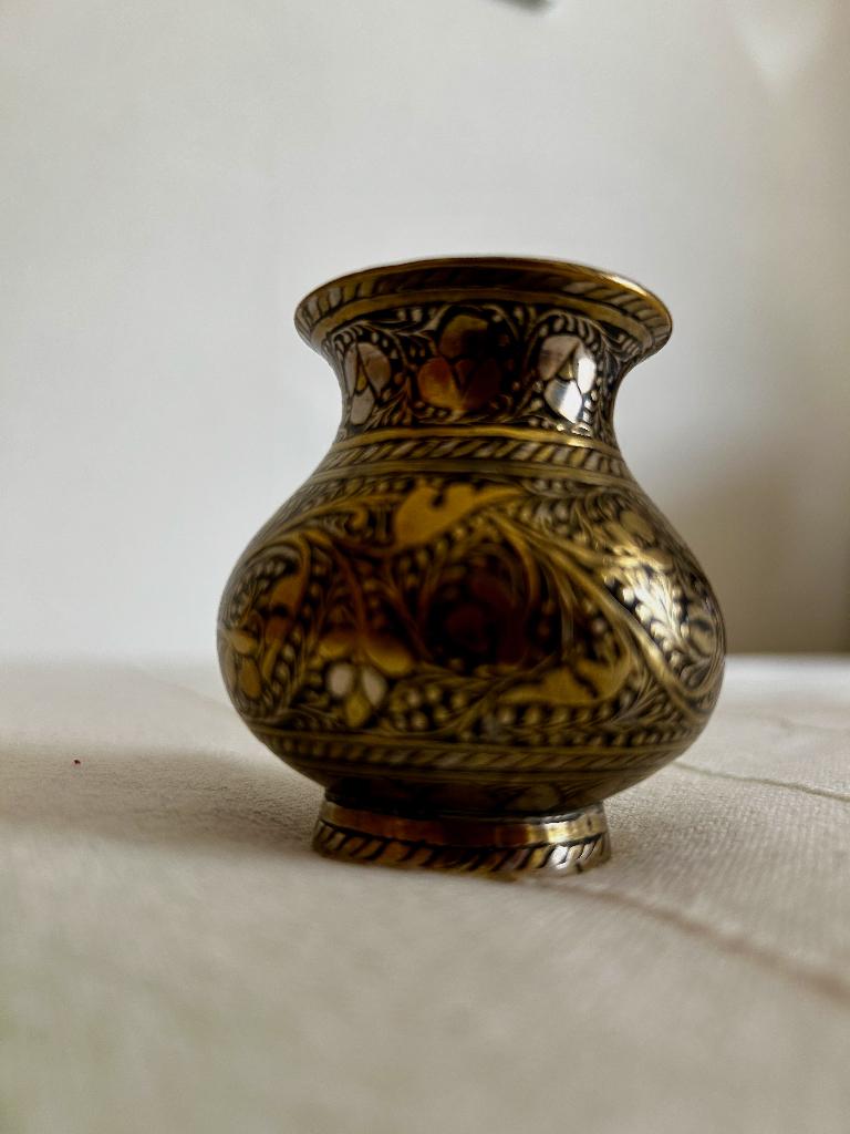 Vaasje Brons Oosterse motieven, Ophalen of Verzenden