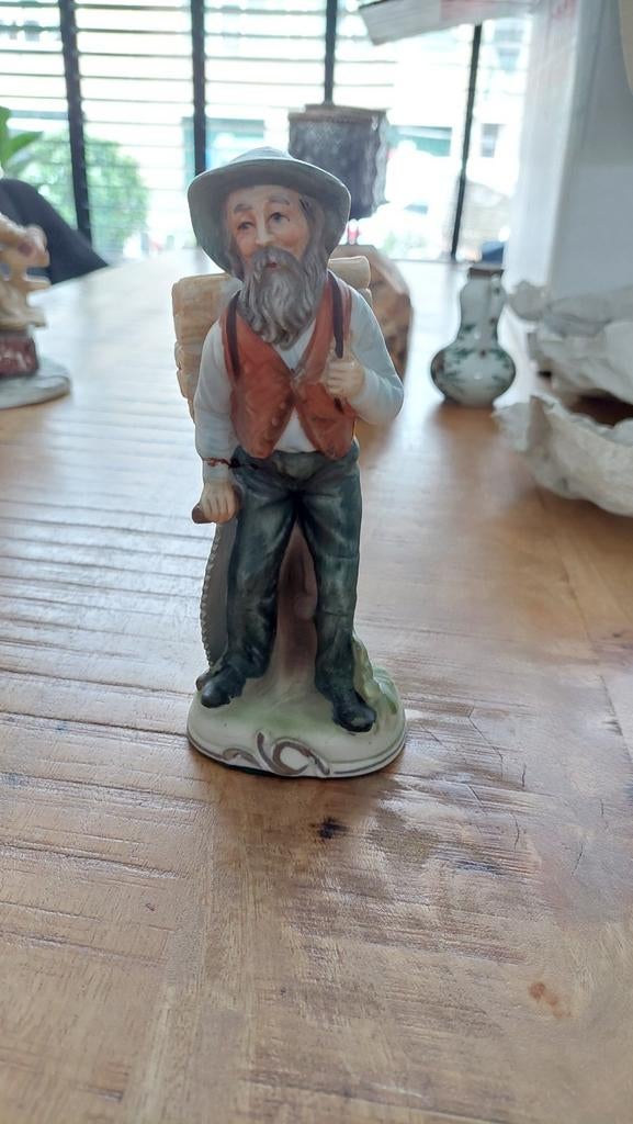 Vintage beeldje van houthakker met zaag, Ophalen of Verzenden