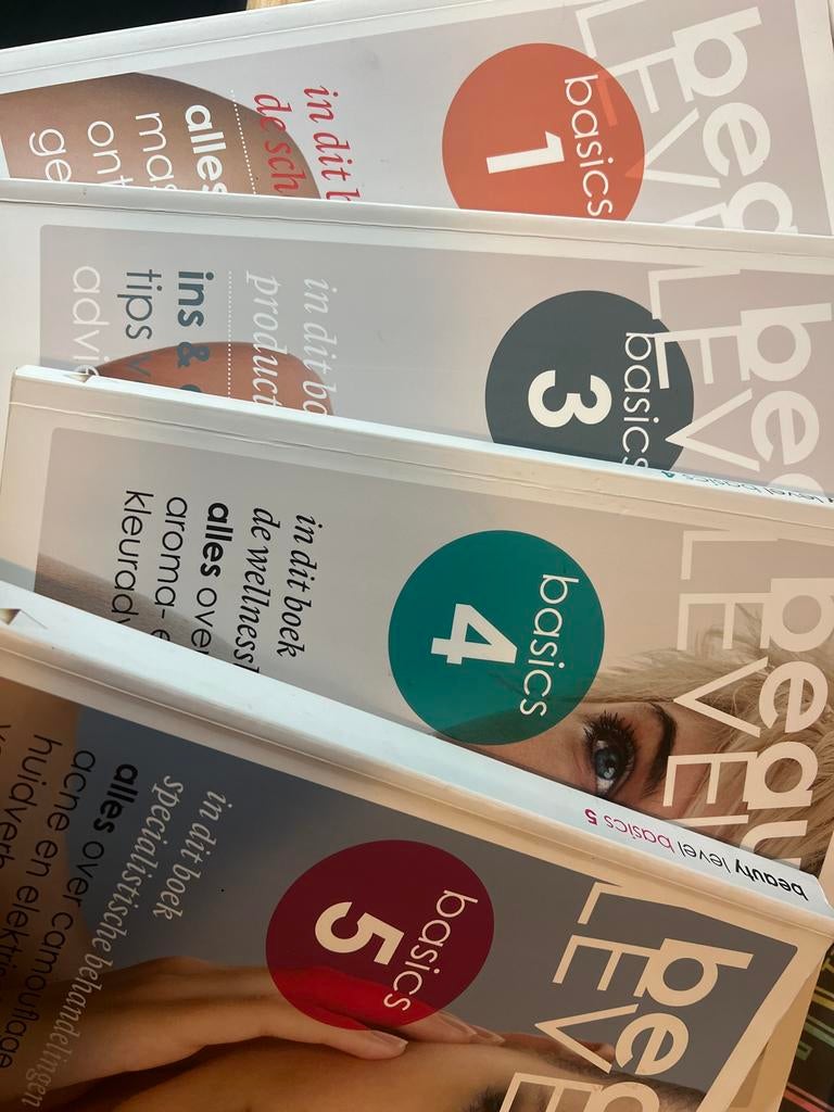 Beauty Level Basics boeken 1, 3, 4 en 5, Boeken, Ophalen of Verzenden, Gelezen, Gezondheid en Conditie