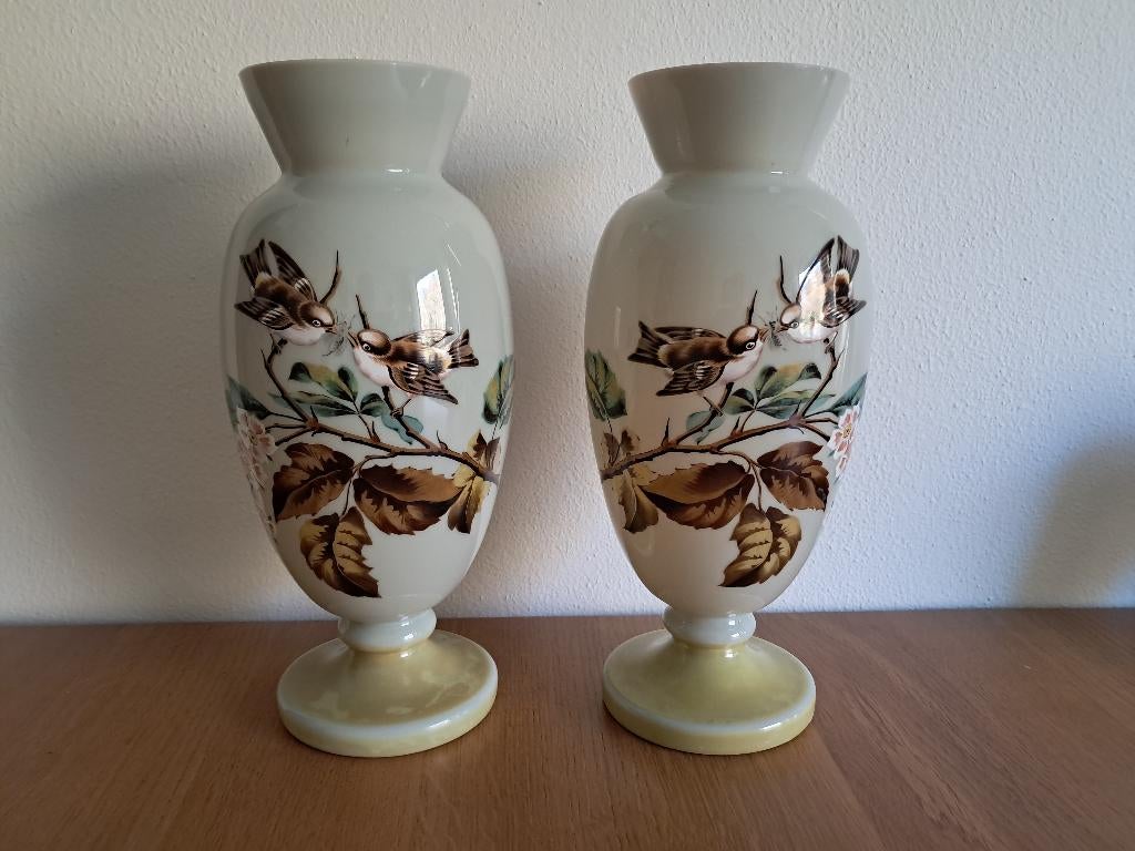 Antieke opaline glas vazen (set van 2), Ophalen