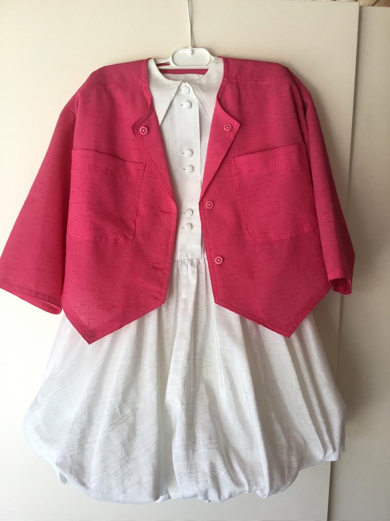 Bluemarine wit jurkje maat 122 met jasje, Kinderen en Baby's, Kinderkleding | Maat 122, Zo goed als nieuw, Meisje, Setje, Ophalen of Verzenden