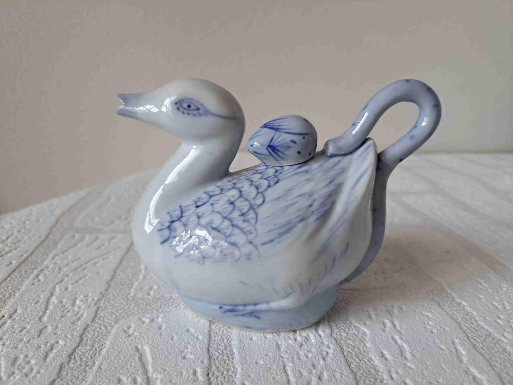 Eend met jong theepotje, porselein 14.5x8x11cm, Ophalen of Verzenden, Zo goed als nieuw