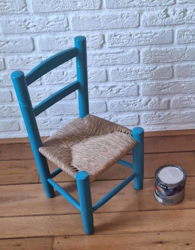 Leuk vintage kinderstoeltje met gratis blik turquoise verf, Ophalen