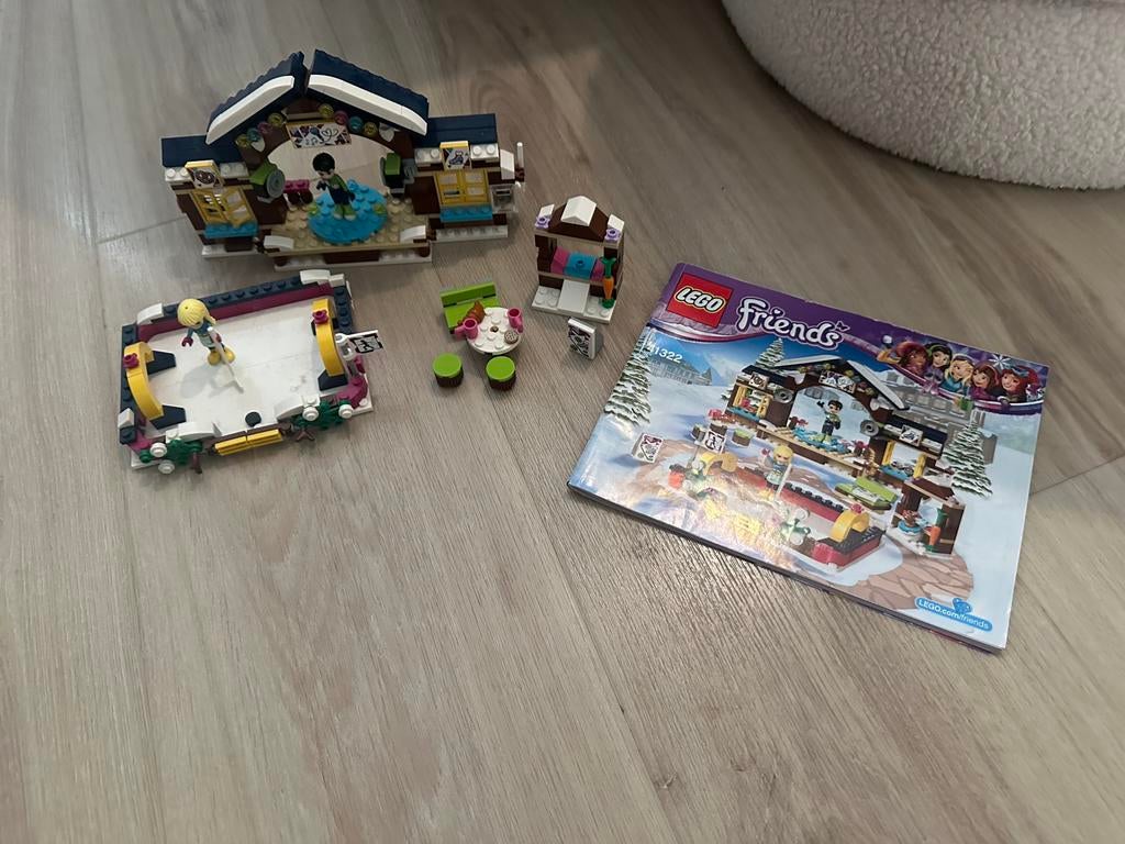 Lego friends 41322 wintersport ijsbaan, Ophalen of Verzenden, Zo goed als nieuw, Complete set, Lego