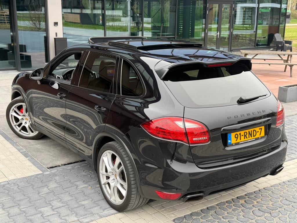 BLACK Porsche Cayenne 3.0 D V6 240PK+ TV’s-2xPano-21”4x4 SUV, Auto's, Automaat, Cayenne, Zwart, 2500 kg