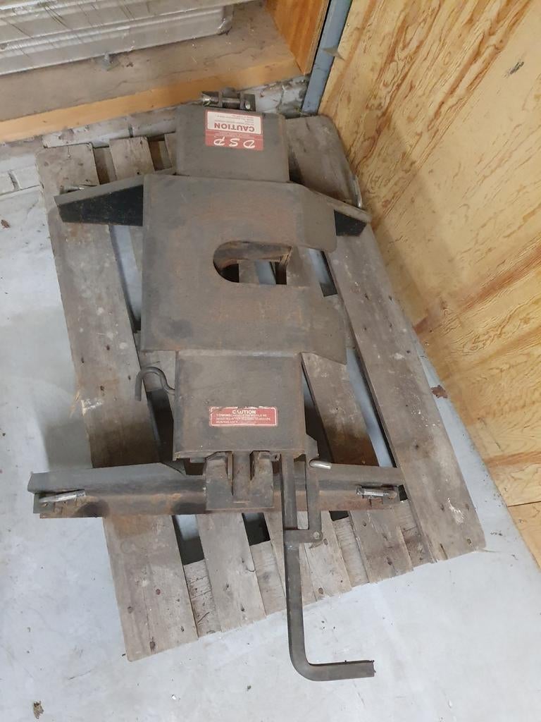 Schotel voor pick-up / fifth wheel hitch, Ophalen, Gebruikt