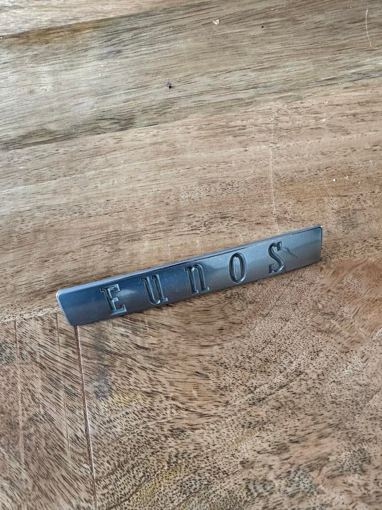 Mazda MX5 Eunos Embleem, Auto-onderdelen, Carrosserie en Plaatwerk, Gebruikt, Voor, Ophalen of Verzenden, Mazda