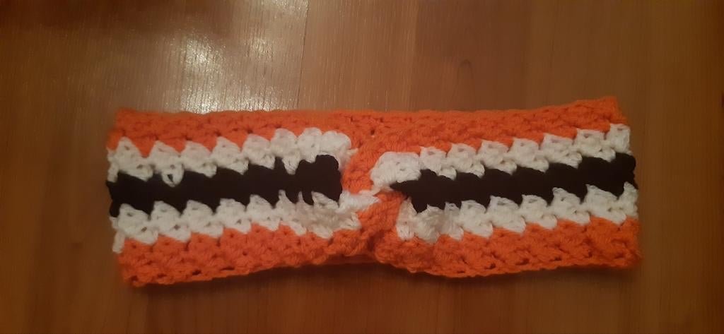 Handgemaakte Haarband / Oorwarmer in Oranje; Wit; Zwart, Kleding | Dames, Mutsen, Sjaals en Handschoenen, Handgemaakt, Ophalen of Verzenden