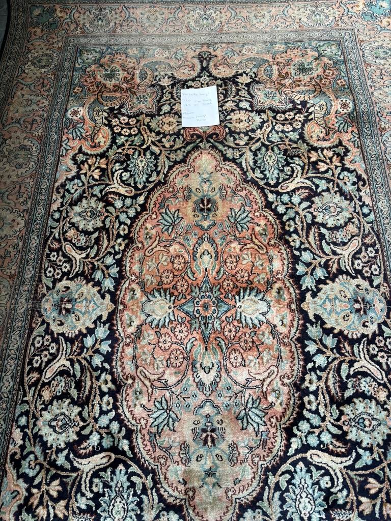 Antiek perziche vloerkleed. Echt mooie koopje 75 euro vandaa, 100 tot 150 cm, 200 cm of meer, Kleuren roze inverwerkt ., Ophalen of Verzenden