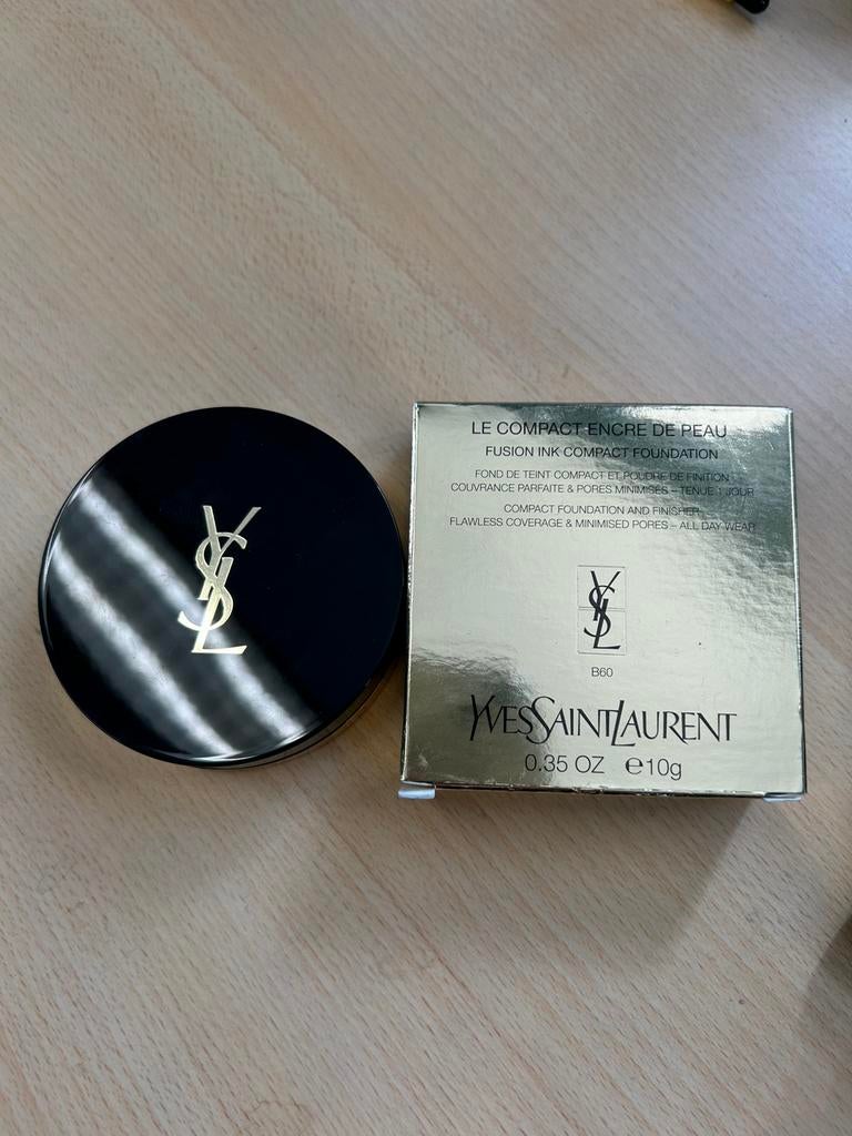 Yves Saint Laurent fusion ink compact foundation B60 nieuw, Ophalen of Verzenden, Nieuw, Beige, Gehele gezicht