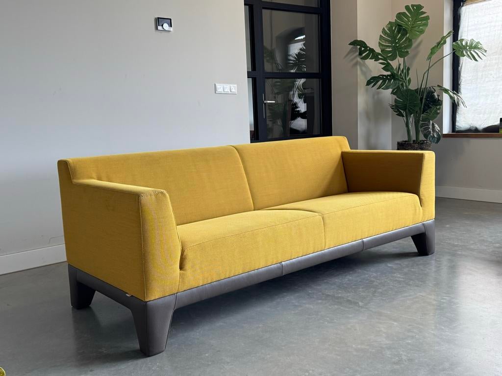 Pode Plot Bank 202 cm + Hocker | Leolux Design | Okergeel, Leolux pode, Leolux Pode, Driepersoons, 75 tot 100 cm