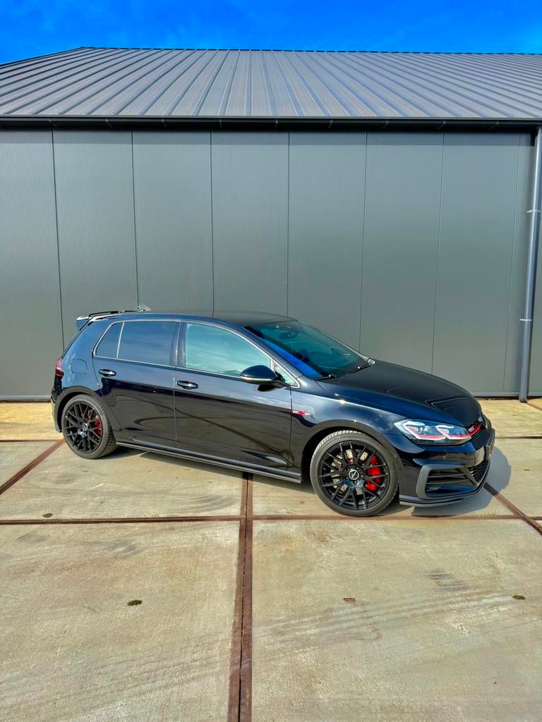 Volkswagen 7.5 GTI Performance black edition full option!, Auto's, Mercedes-Benz, 1345 kg, 4 cilinders, 1984 cc, Zwart