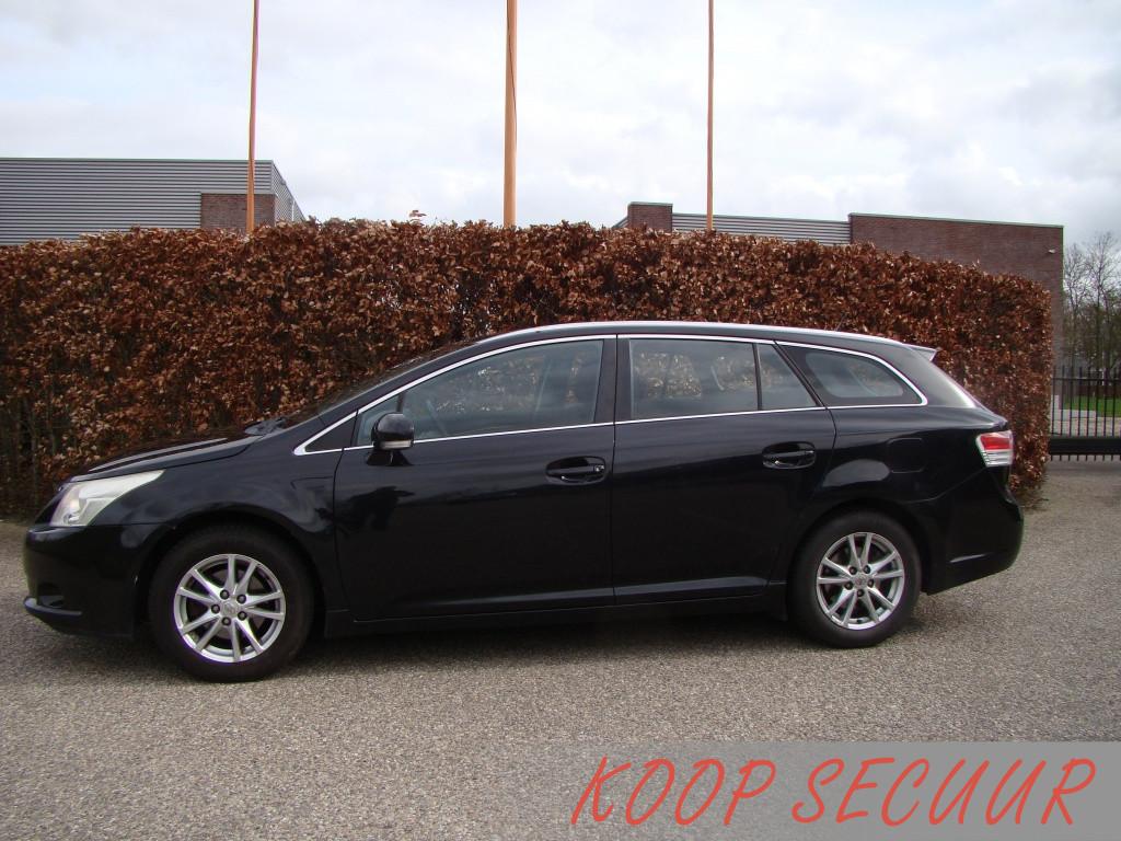Toyota Avensis wagon 1.8 VVTi Business (bj 2010), 1385 kg, 15 km/l, 4 cilinders, Zwart