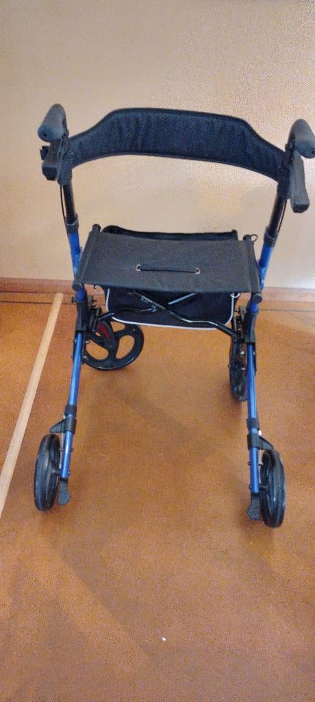 Rollator Classico deep blue van het merk Medipoint, Ophalen, Opvouwbaar, Zo goed als nieuw