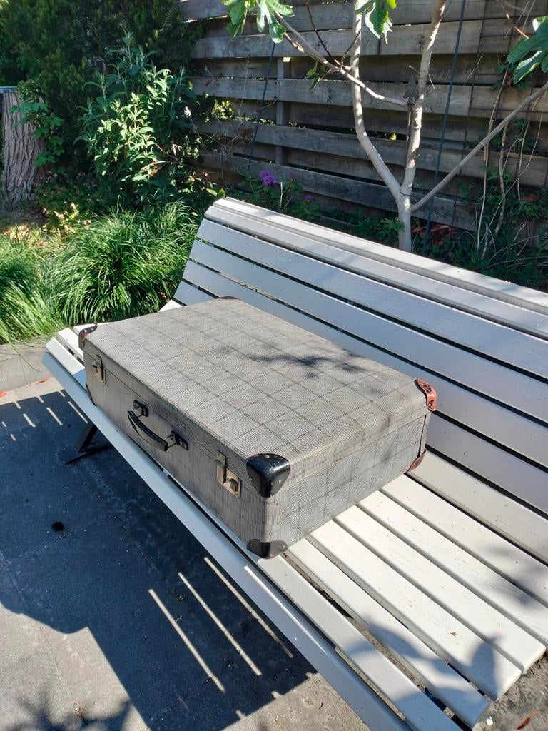 Prachtige oude koffer., Ophalen