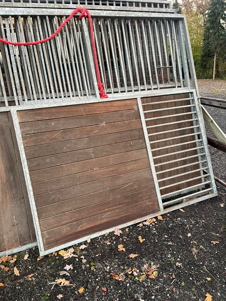 Stalwanden, Dieren en Toebehoren, 2 of 3 paarden of pony's