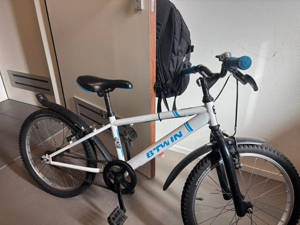 Te koop : Witte BTWIN kinderfiets (20 inch), Ophalen, Zo goed als nieuw, 20 inch, Handrem