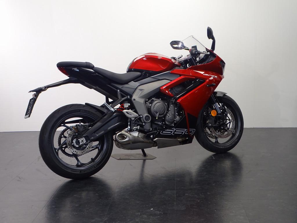 Triumph Daytona 660 - foto 2