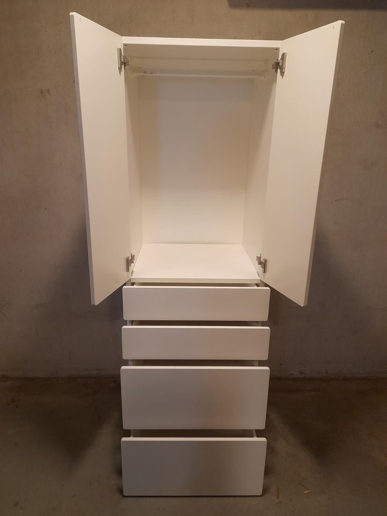 Te koop smastad/ platsa kledingkast wit. +_ jaar oud., Ophalen, Gebruikt, Minder dan 75 cm, 50 tot 70 cm