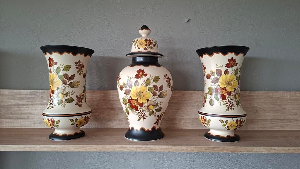 Dit is een driedelig kaststel van Modica Gouda Plateel,, Antiek en Kunst, Antiek | Vazen, Ophalen of Verzenden