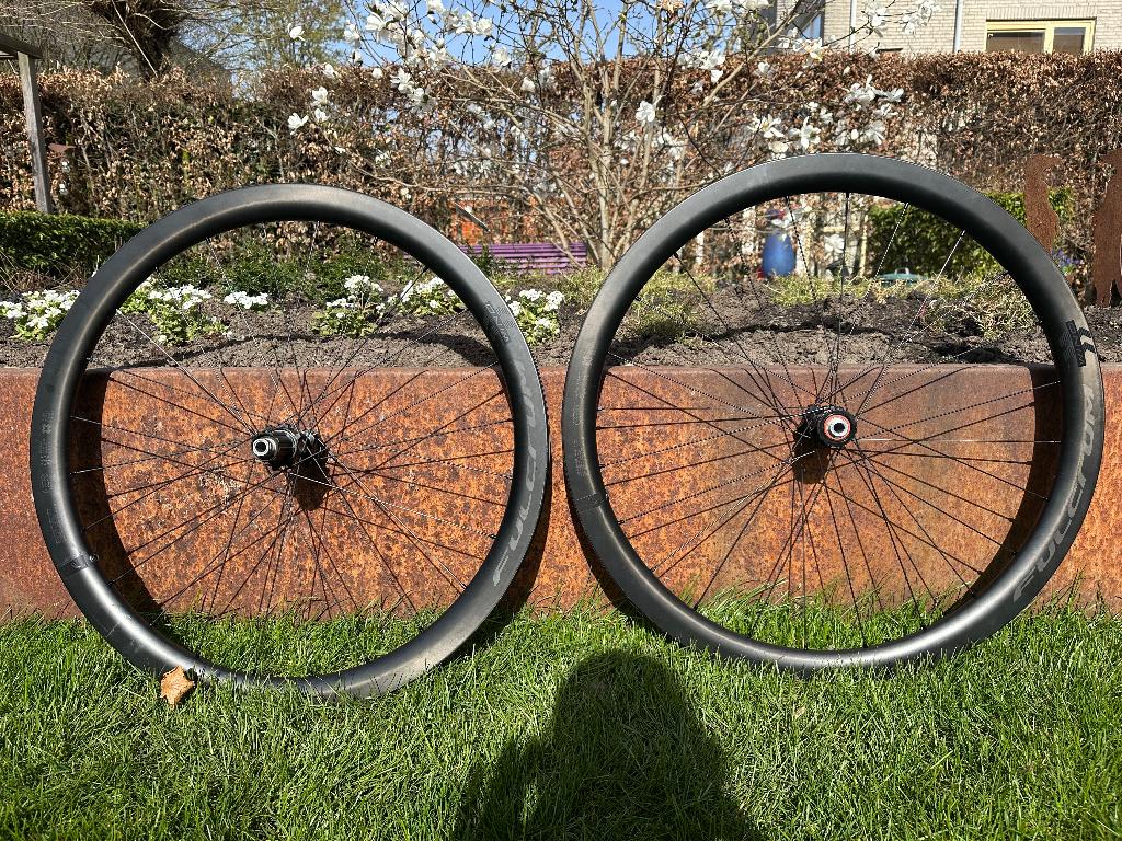 Fulcrum Wind 42 DB 23C wielen Shimano body, Fietsen en Brommers, Fietsonderdelen, Zo goed als nieuw, Wiel, Carbon, Ophalen