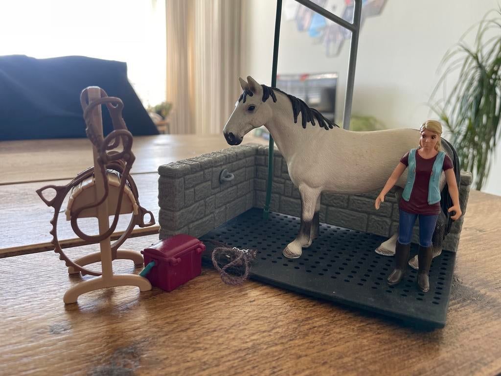 Schleich paarden Poetsplaats met paard en ruiter, Ophalen, Zo goed als nieuw